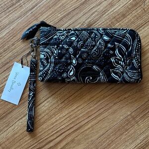 Vera Bradley Black and White Paisley Wristlet (NWT)